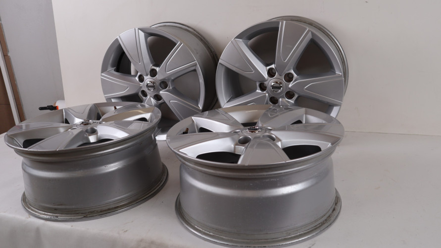 VOLVO XC40 FELGI ALUMINIOWE 17X7. 31680565
