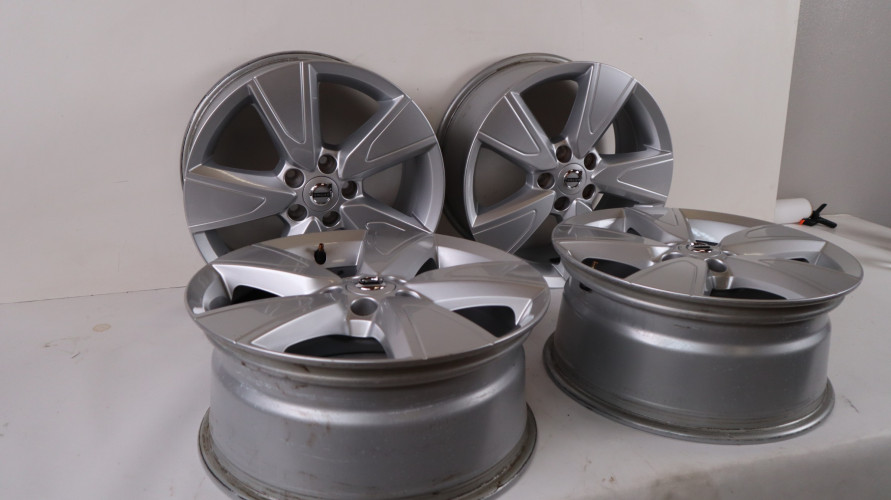 VOLVO XC40 FELGI ALUMINIOWE 17X7. 31680565