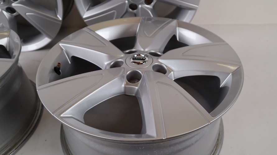 VOLVO XC40 FELGI ALUMINIOWE 17X7. 31680565