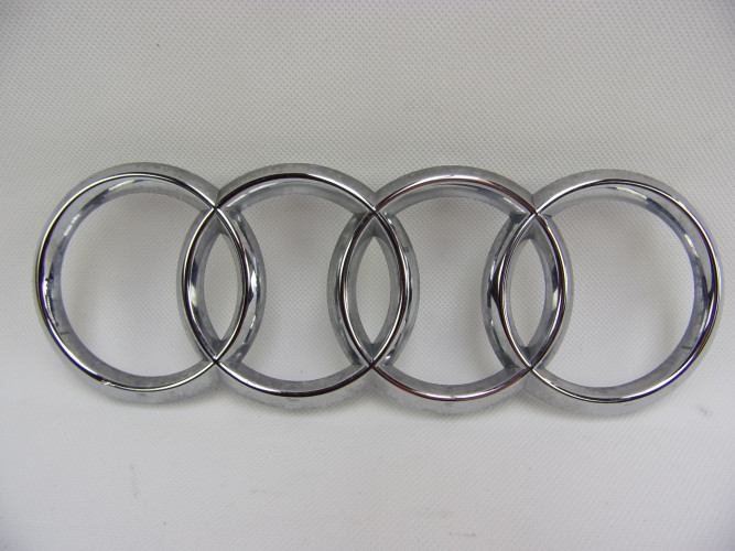 AUDI Q8 EMBLEMAT PRZÓD