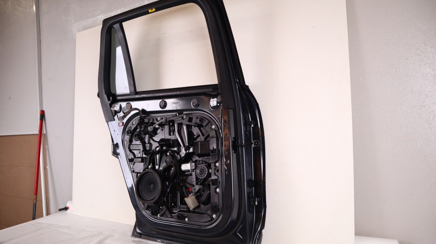 VOLVO XC90 II DRZWI LEWE TYŁ 492