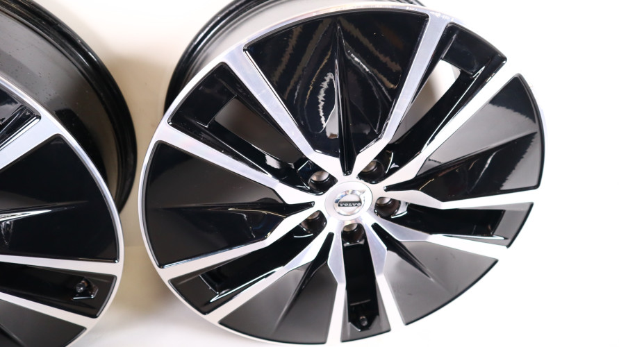 VOLVO XC90 II FELGI ALUMINIOWE 19X8.0 31680216