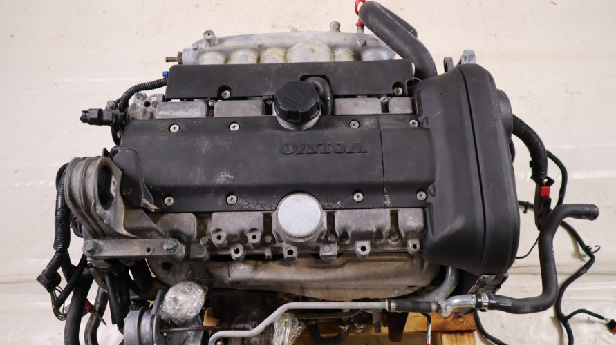 VOLVO XC70 2.5 SILNIK B5254T2