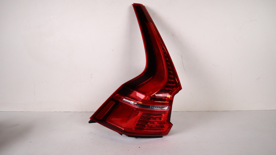 VOLVO XC60 II LAMPA LEWA TYŁ