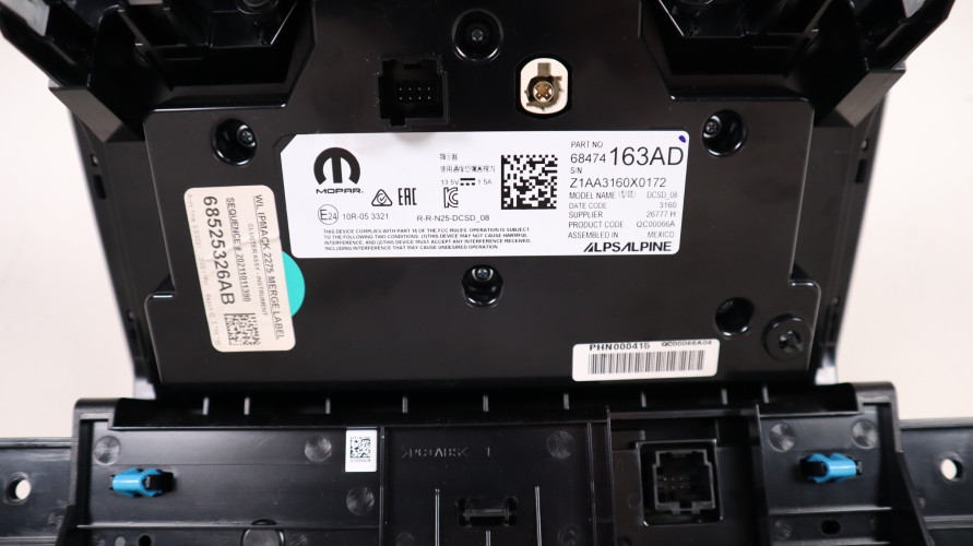 JEEP GRAND CHEROKEE WL RADIO WYŚWIELACZ PANEL 68474163AD, 68525326AB