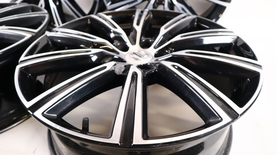 VOLVO XC60 II FELGI ALUMINIOWE 19X7.5 31680357