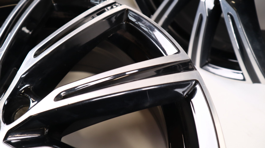 VOLVO XC60 II FELGI ALUMINIOWE 19X7.5 31680357