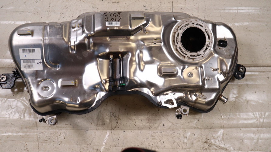 VOLVO XC60 II 2.0 T8 ZBIORNIK PALIWA 32203577