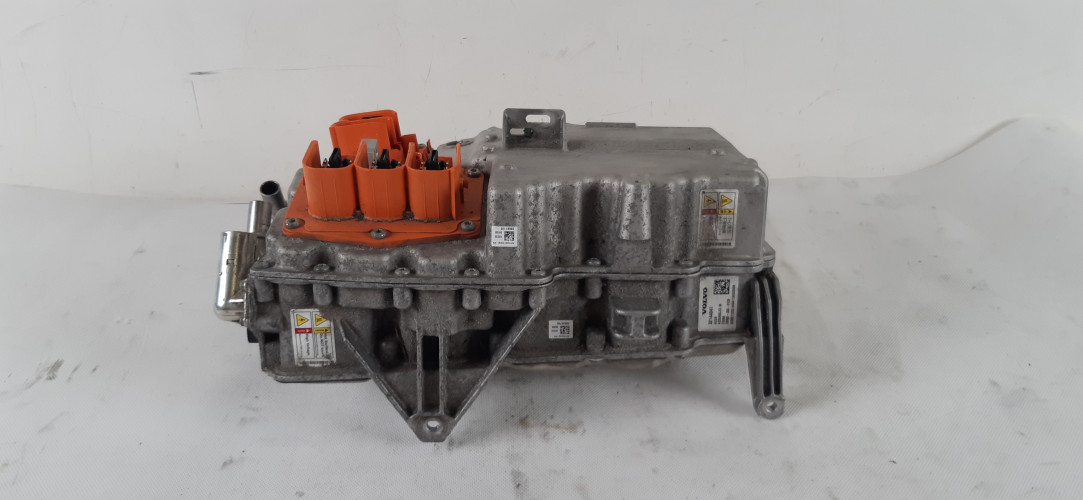 VOLVO XC60 II 2.0 T8 INWENTER KONWENTER FALOWNIK PRZETWORNICA 32144041