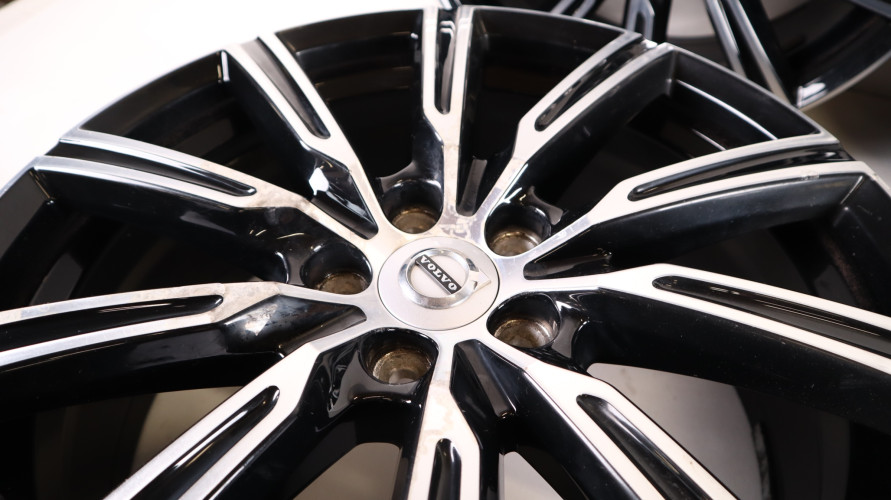 VOLVO XC60 II FELGI ALUMINIOWE 19X7.5 31680357