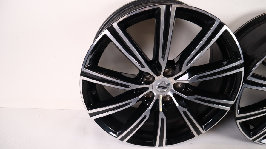 VOLVO XC60 II FELGI ALUMINIOWE 19X7.5 31680357