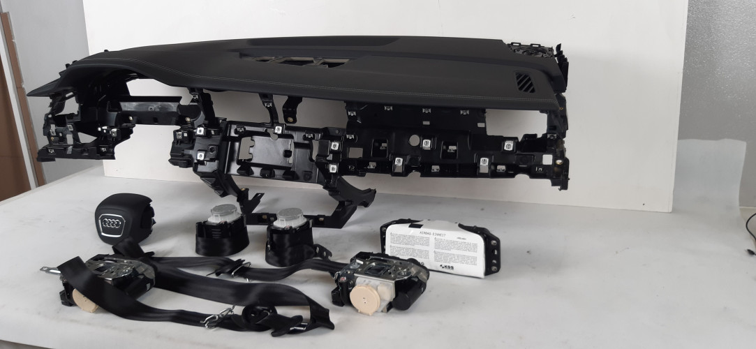 AUDI Q8 DESKA ROZDZIELCZA ZESTAW AIRBAG