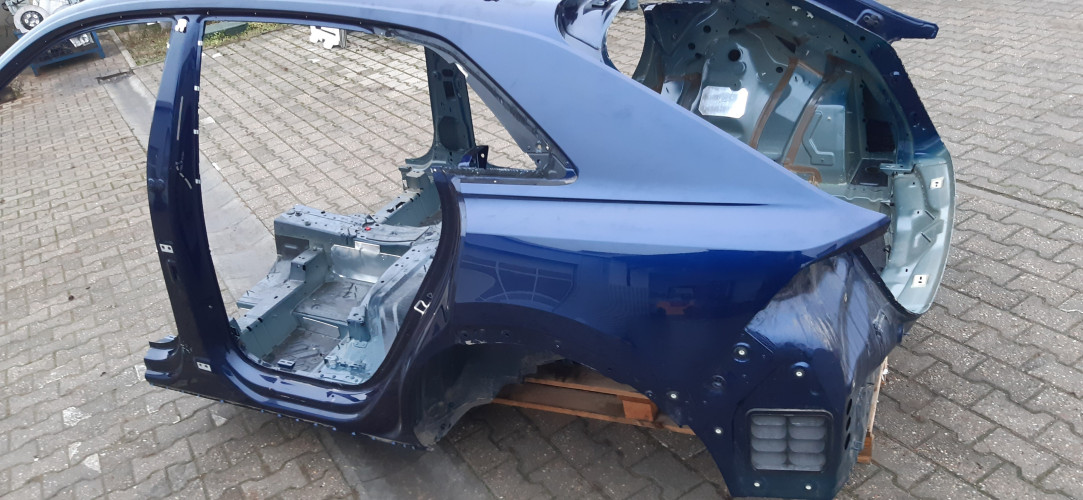 AUDI Q8 ĆWIARTKA BŁOTNIK LEWA TYŁ