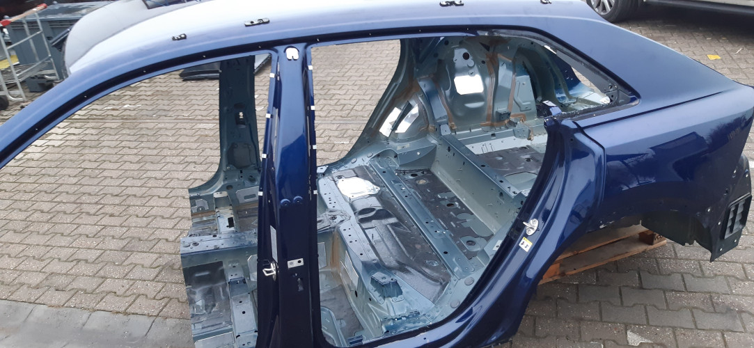 AUDI Q8 ĆWIARTKA BŁOTNIK LEWA TYŁ