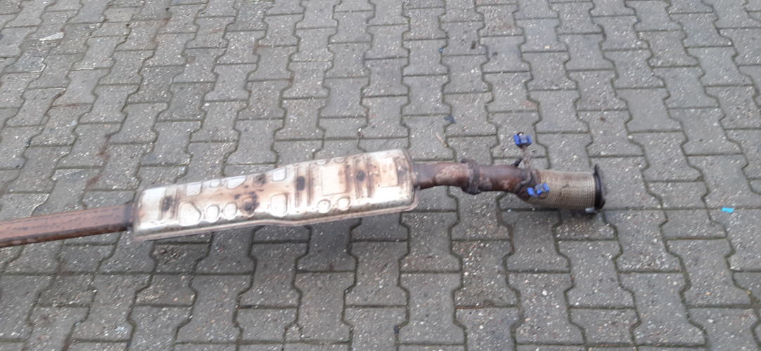 VOLVO XC60 II 2.0 T8 TŁUMIK WYDECH RURA 82360876, 32142751, 32142848