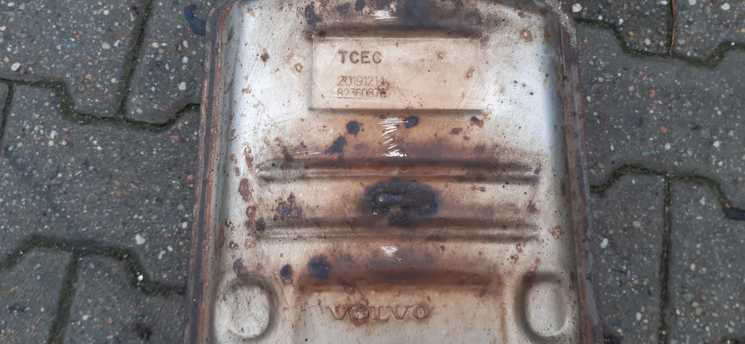 VOLVO XC60 II 2.0 T8 TŁUMIK WYDECH RURA 82360876, 32142751, 32142848