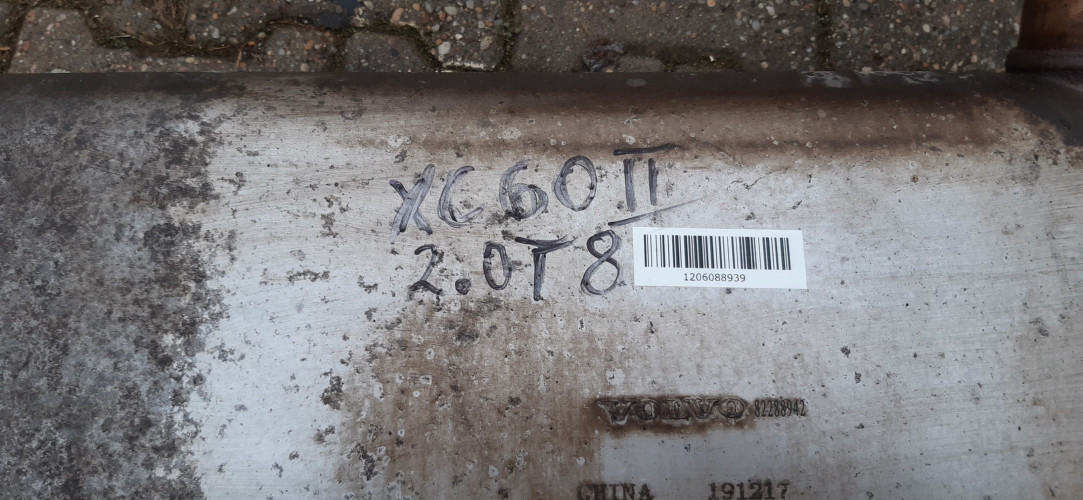 VOLVO XC60 II 2.0 T8 TŁUMIK WYDECH RURA 82360876, 32142751, 32142848