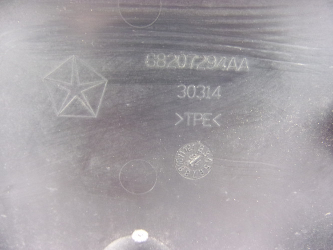 JEEP CHEROKEE KL PODSTAWA TABLICY REJESTRACYJNEJ 6820729AA