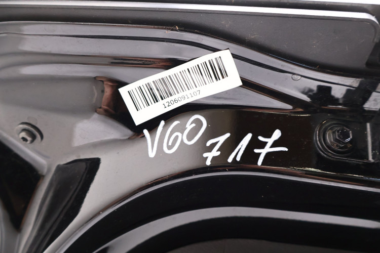 VOLVO V60 II KLAPA BAGAŻNIKA 717