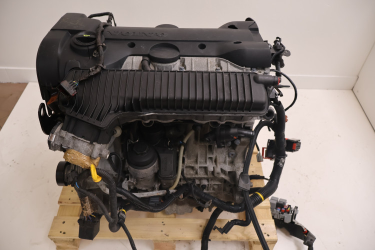VOLVO V70 2.5 SILNIK B5254T8