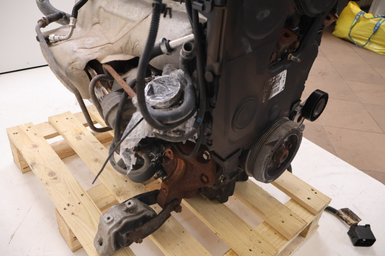 VOLVO V70 2.5 SILNIK B5254T8