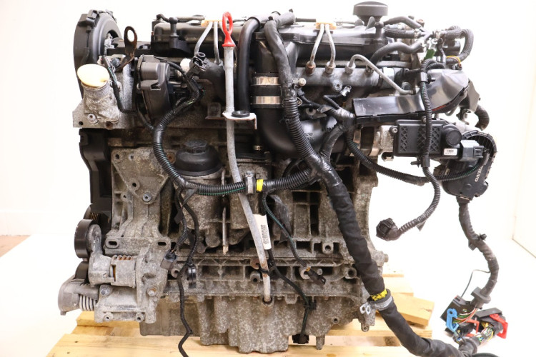 VOLVO V50 V70 2.4 D5 SILNIK D5244T