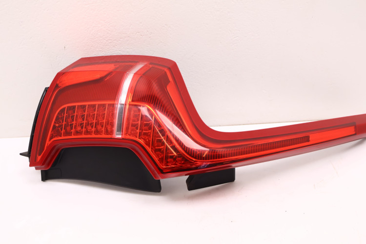 VOLVO XC90 II LAMPA LEWA TYŁ 31468150