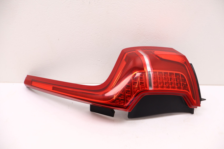 VOLVO XC90 II LAMPA PRAWA TYŁ 31468148