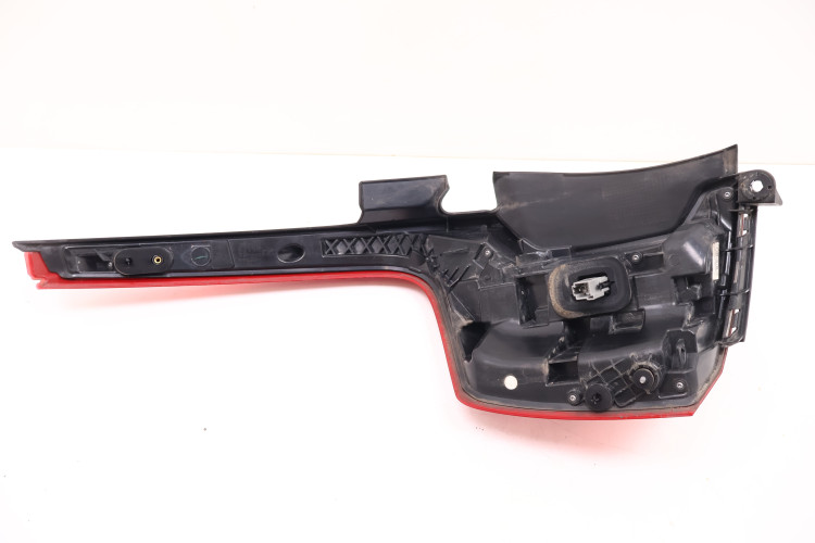 VOLVO XC90 II LAMPA PRAWA TYŁ 31468148