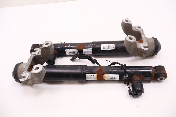 VOLVO XC90 II 2.0 T8 AMORTYZATORY TYŁ 31658386, 31658387, 31658385