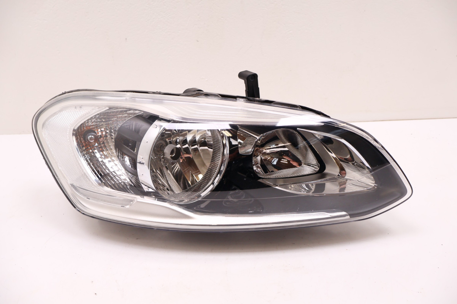 VOLVO XC60 I LIFT LAMPA PRAWA PRZÓD UK 31358112