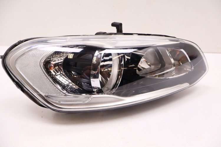 VOLVO XC60 I LIFT LAMPA PRAWA PRZÓD UK 31358112