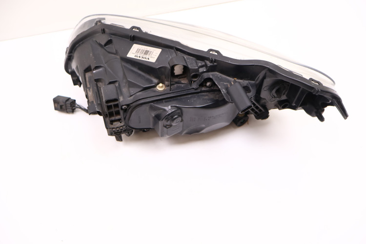 VOLVO XC60 I LIFT LAMPA PRAWA PRZÓD UK 31358112