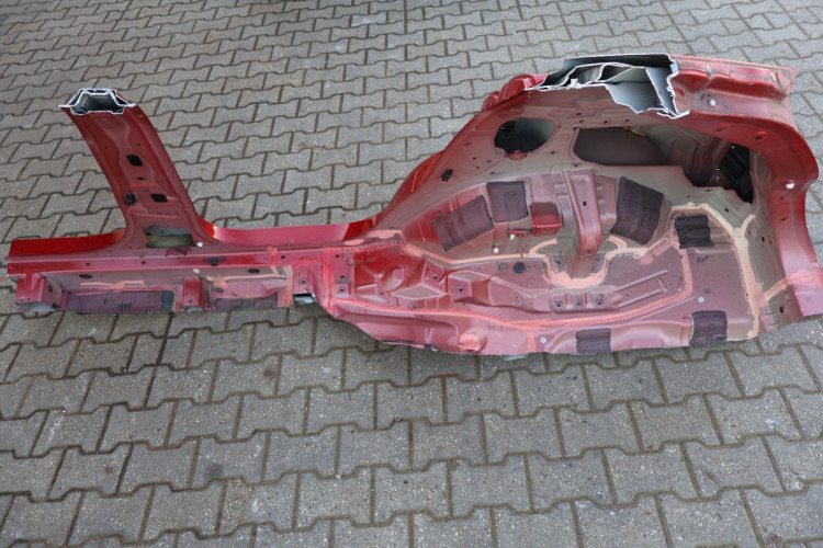 MITSUBISHI ECLIPSE CROSS ĆWIARTKA BŁOTNIK PRAWA TYŁ P62