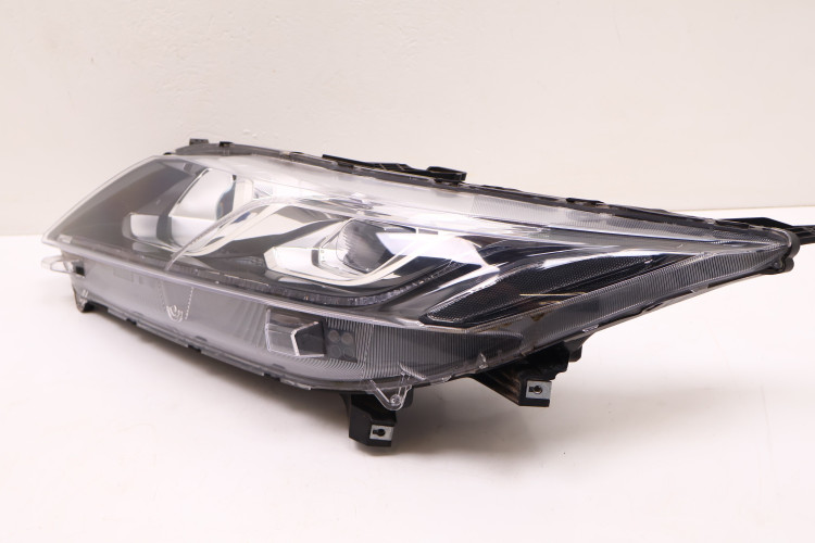 MITSUBISHI ECLIPSE CROSS LAMPA LEWA PRZÓD FULL LED