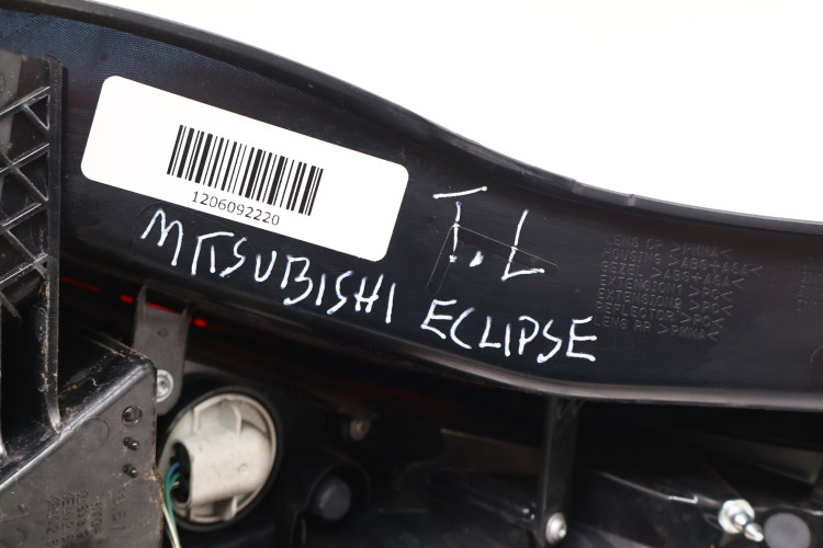 MITSUBISHI ECLIPSE CROSS LAMPA LEWA TYŁ