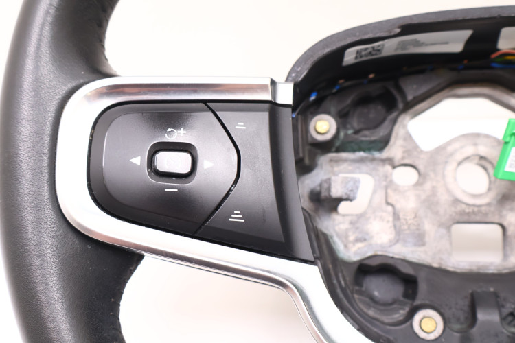 VOLVO XC40 KIEROWNICA WIELOFUNKCYJNA 32227629
