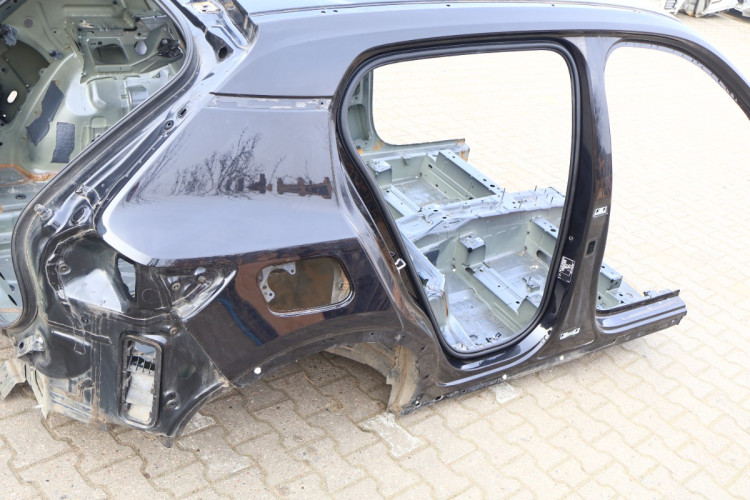 VOLVO XC40 ĆWIARTKA BŁOTNIK PRAWA TYŁ