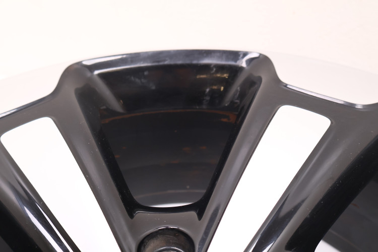 VOLVO XC40 FELGA ALUMINIOWA 20X8.0 31650009