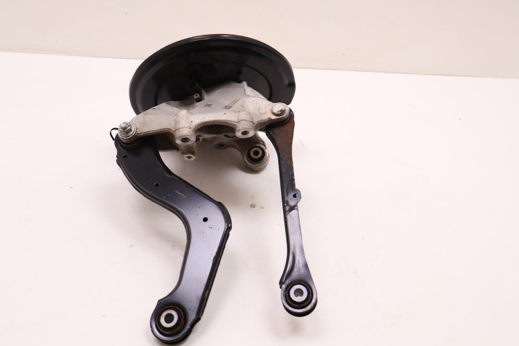VOLVO XC40 2.0 D4 ZAWIESZENIE LEWE TYŁ 32246245, 32221134, 32221140