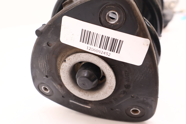 VOLVO XC40 2.0 D4 MCPHERSON LEWY PRZÓD 32217579, 32246641, 32221856, 32221903, 32221856