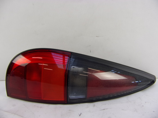 RENAULT LAGUNA I LAMPA LEWA TYŁ 7701040958