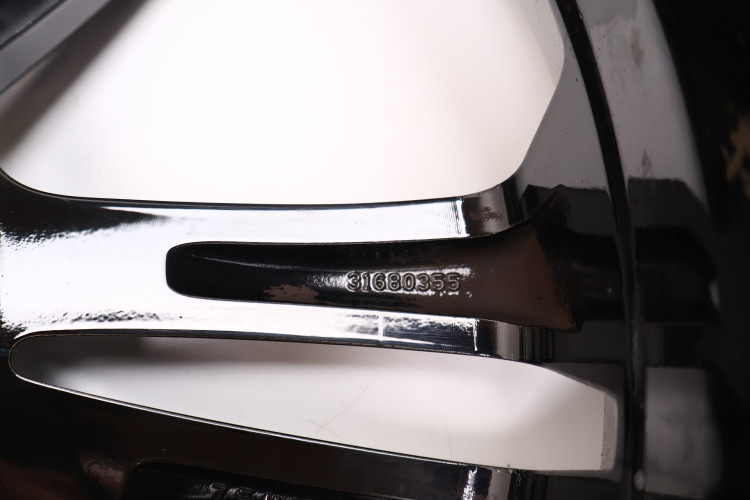 VOLVO XC60 II FELGA ALUMINIOWA 19X7.5 31680355