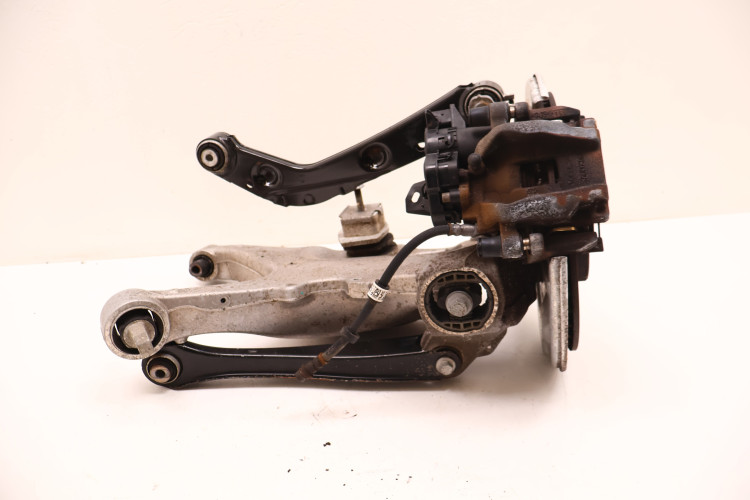 VOLVO XC60 II 2.0 T4 PIASTA ZWROTNICA PRAWA TYŁ 32217286, 32246510, 31687554
