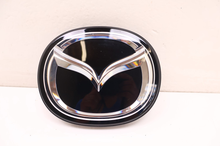 MAZDA CX-30 ZNACZEK EMBLEMAT POD RADAR BCKB-51730