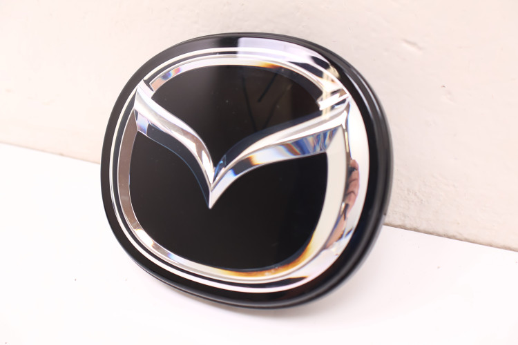 MAZDA CX-30 ZNACZEK EMBLEMAT POD RADAR BCKB-51730