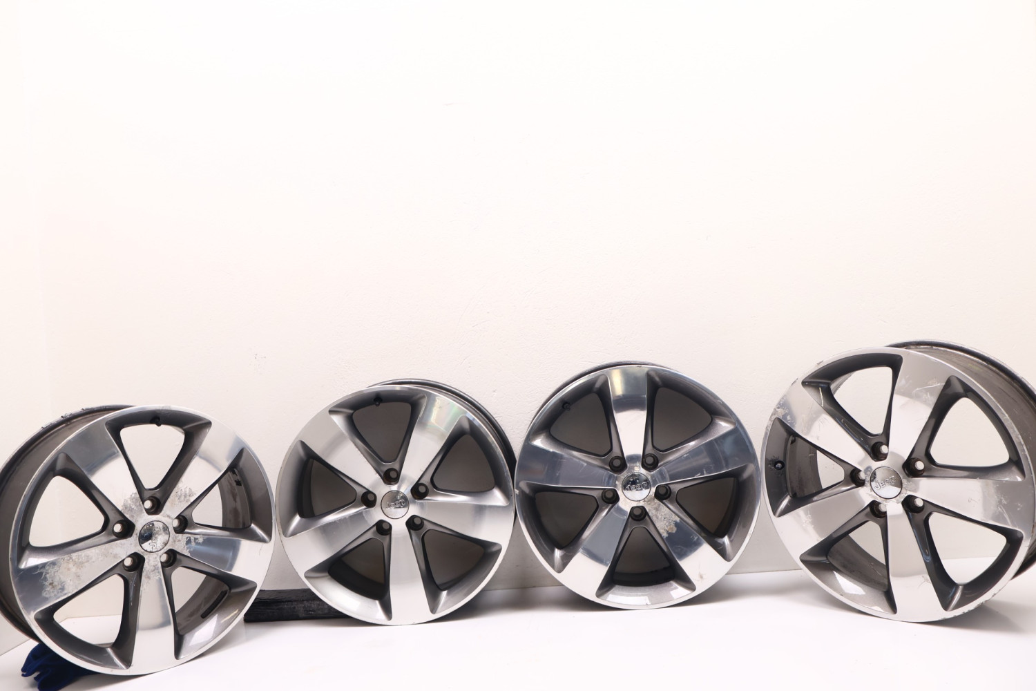 JEEP GRAND CHEROKEE WK2 FELGI ALUMINIOWE 20X8.0 1WQ09TRMAB