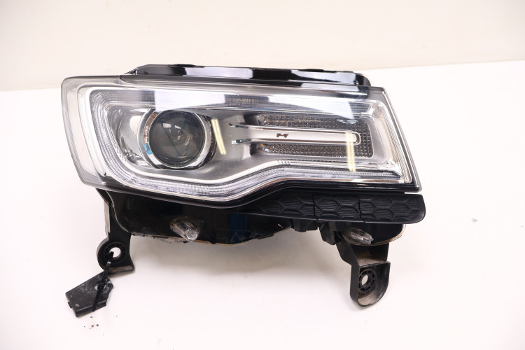 JEEP GRAND CHEROKEE WK2 LAMPA PRAWA PRZÓD 68144704AG