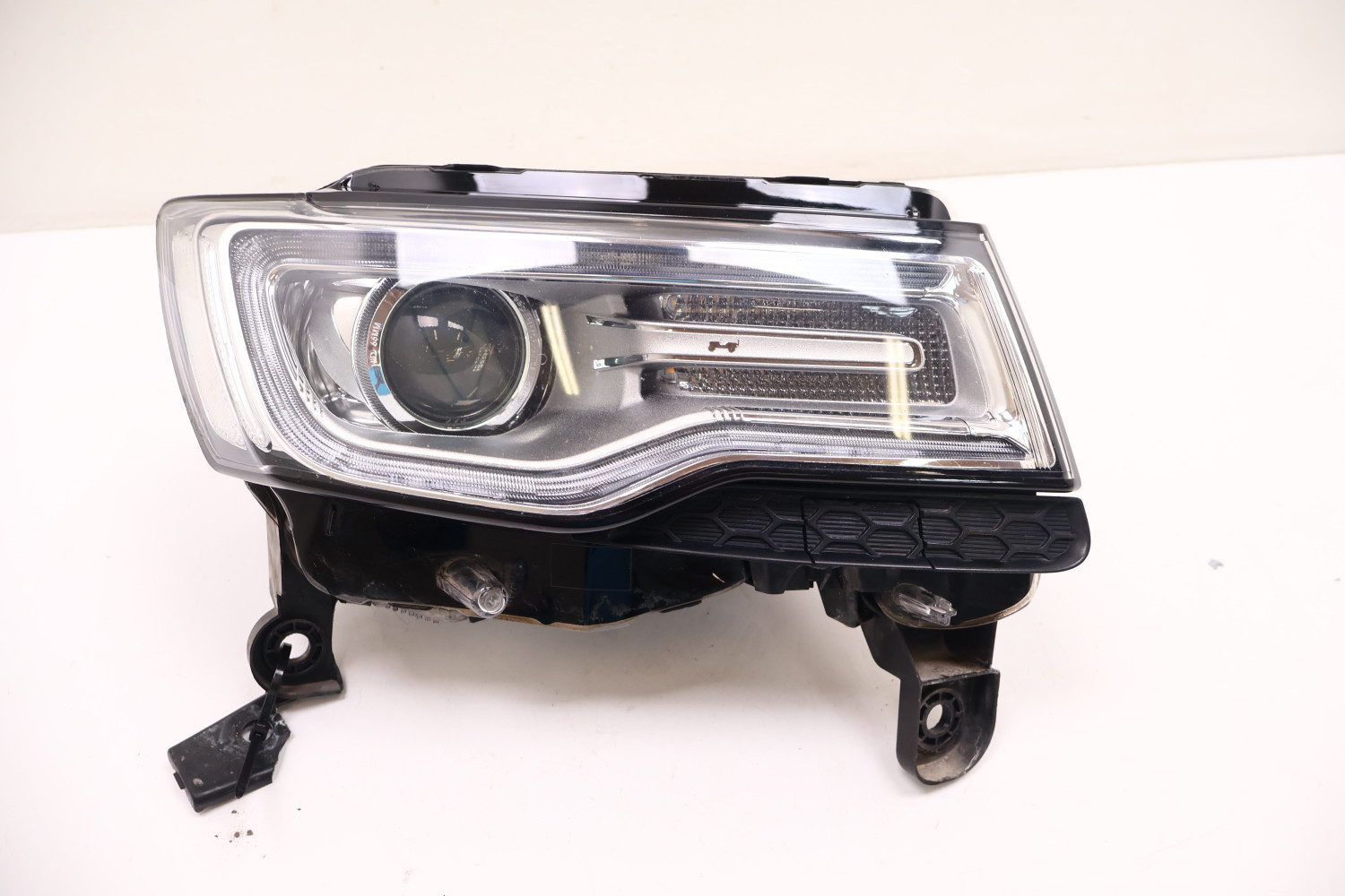 JEEP GRAND CHEROKEE WK2 LAMPA PRAWA PRZÓD 68144704AG