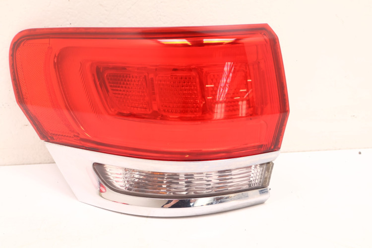 JEEP GRAND CHEROKEE WK2 LAMPA LEWA TYŁ P68110001AE
